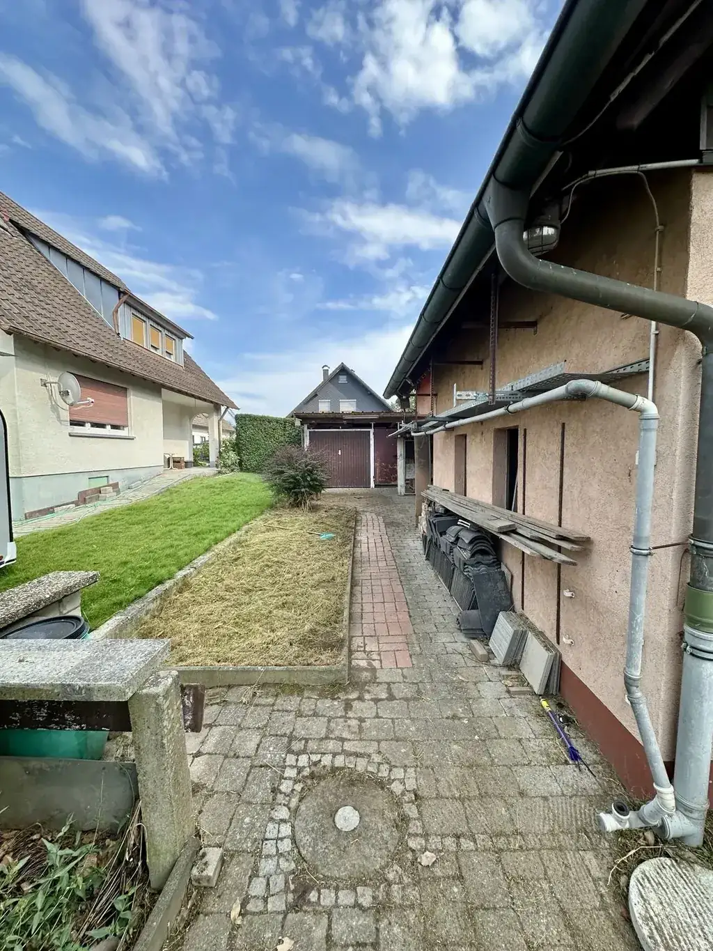 Derselbe Seitenbereich nach Freischneiden und Mähen durch Wildschnitt Ortenau